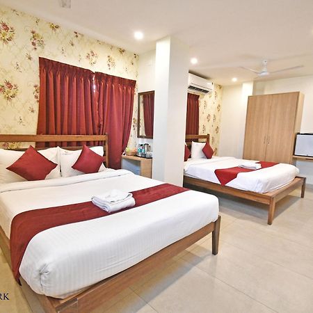 Hotel VI Park - City Centre Pondicherry Bagian luar foto