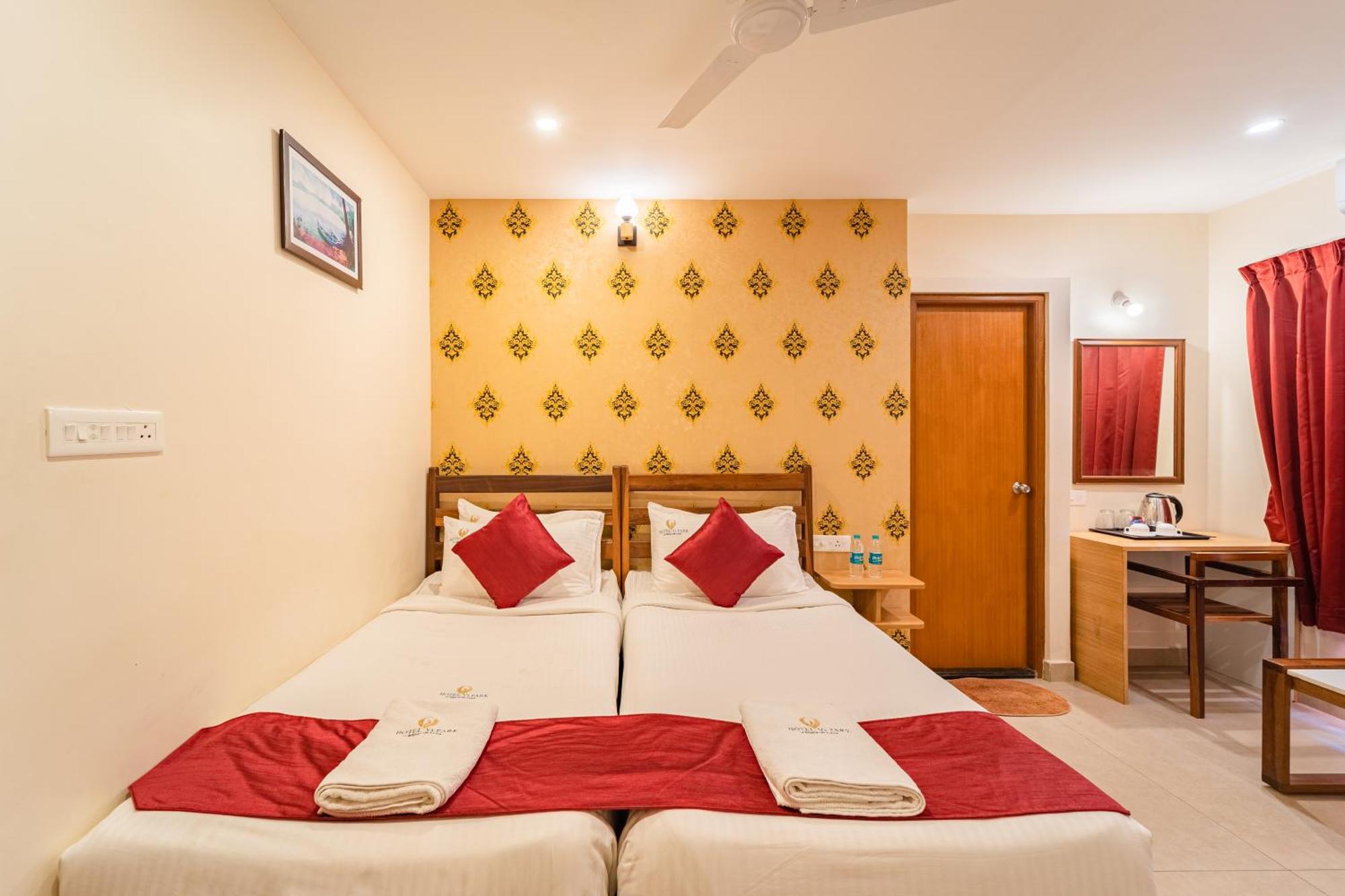 Hotel VI Park - City Centre Pondicherry Bagian luar foto