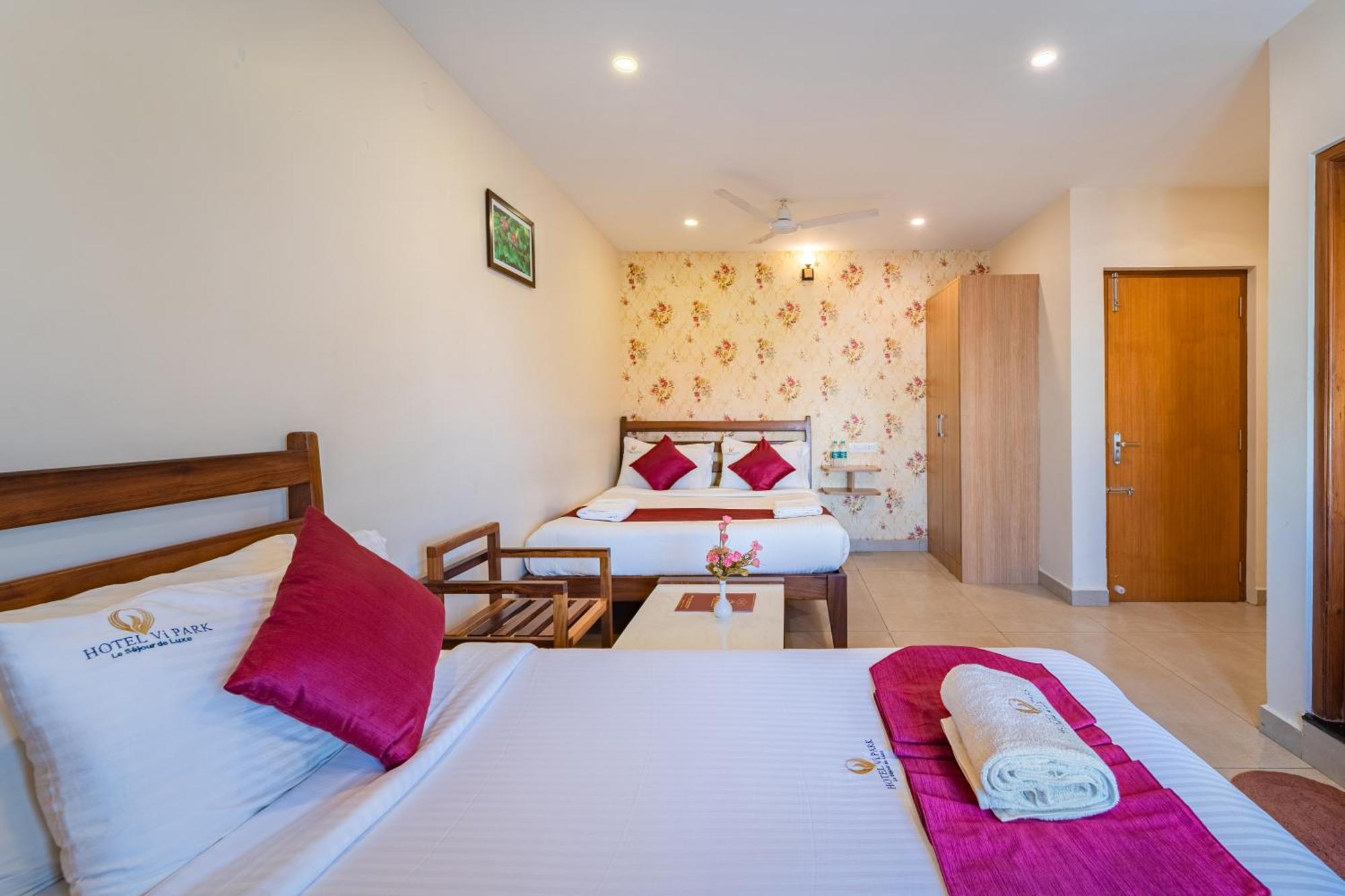 Hotel VI Park - City Centre Pondicherry Bagian luar foto
