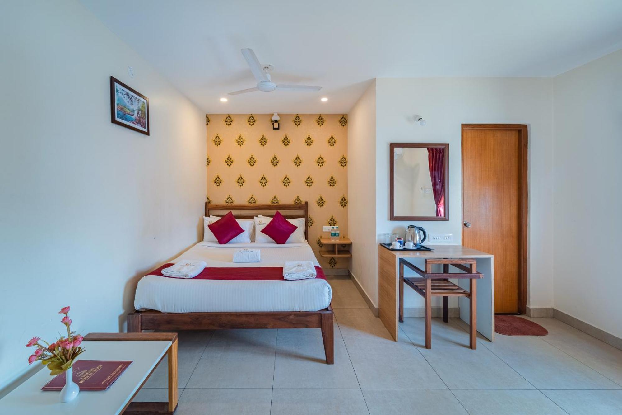 Hotel VI Park - City Centre Pondicherry Bagian luar foto