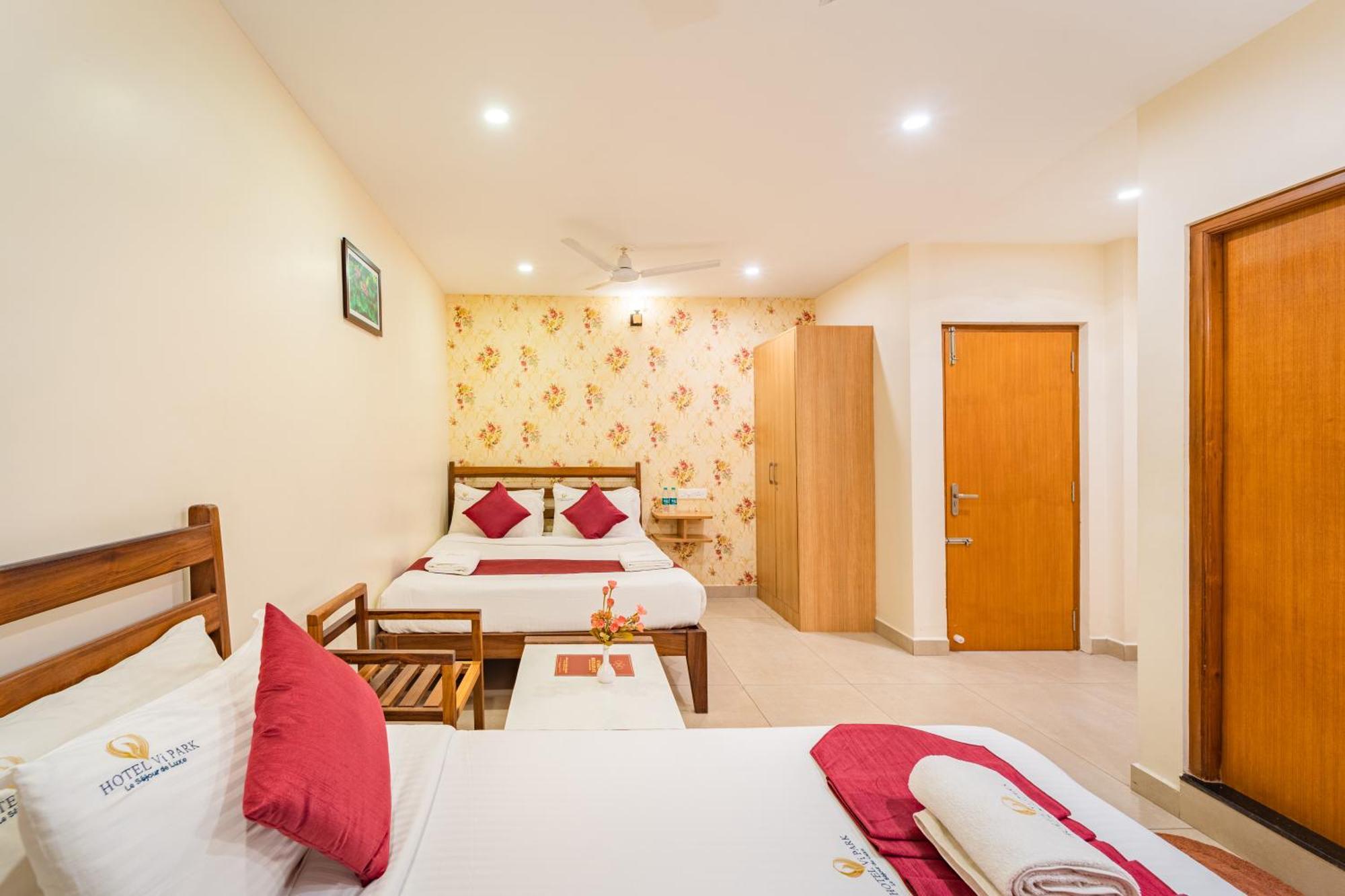 Hotel VI Park - City Centre Pondicherry Bagian luar foto