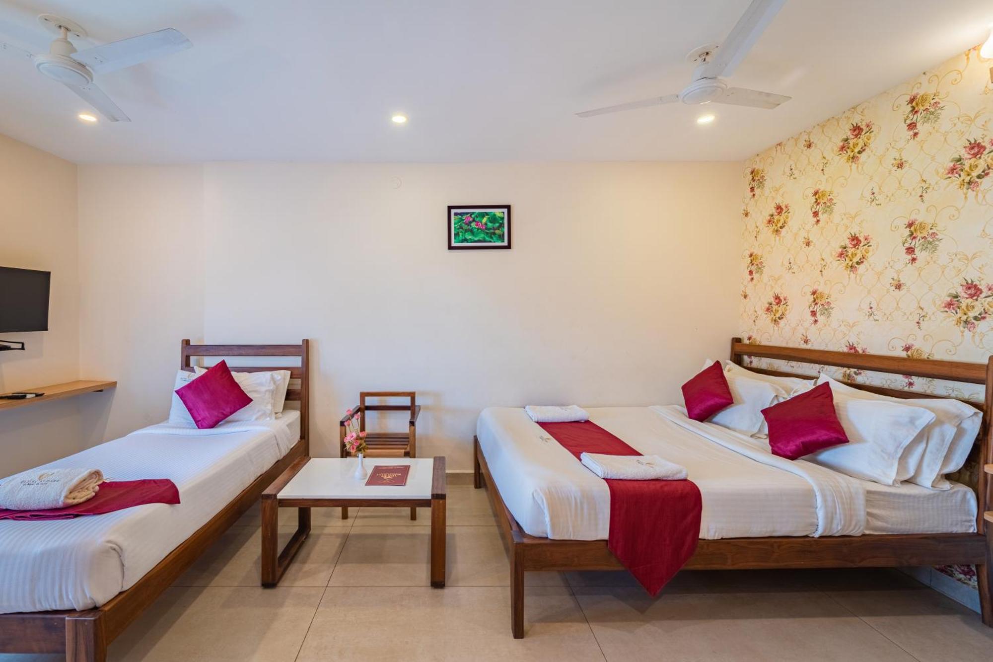 Hotel VI Park - City Centre Pondicherry Bagian luar foto