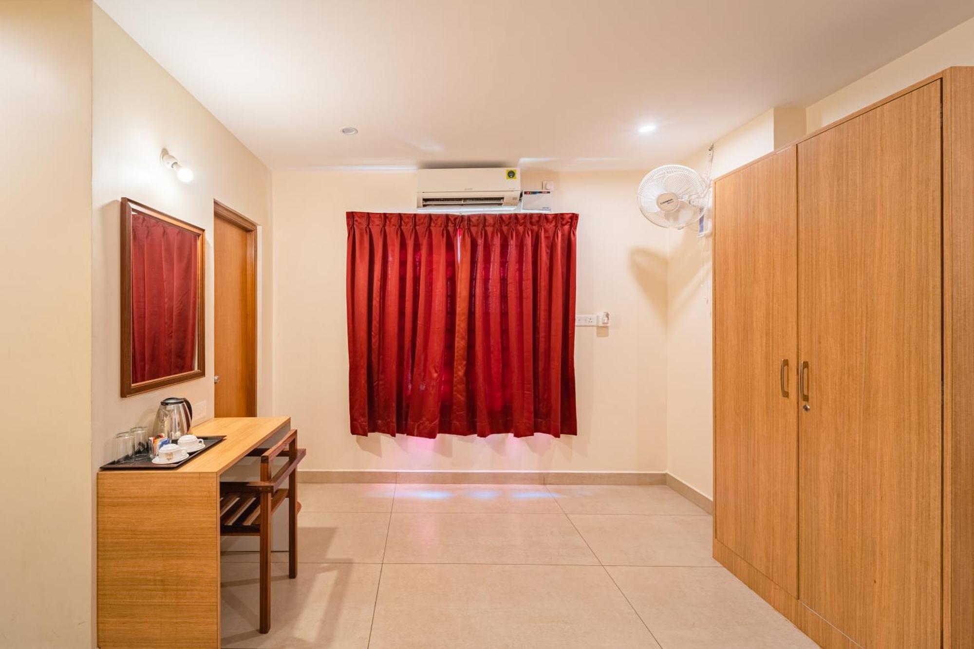 Hotel VI Park - City Centre Pondicherry Bagian luar foto