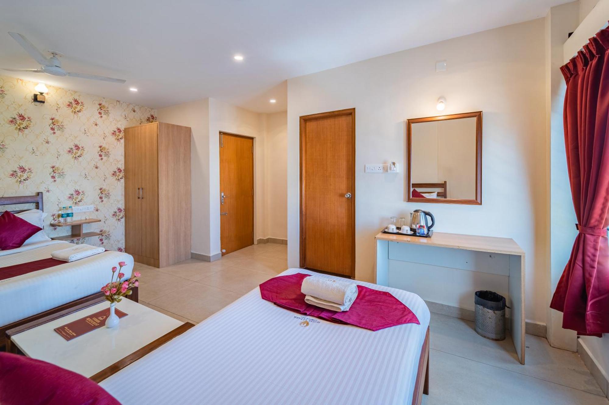 Hotel VI Park - City Centre Pondicherry Bagian luar foto