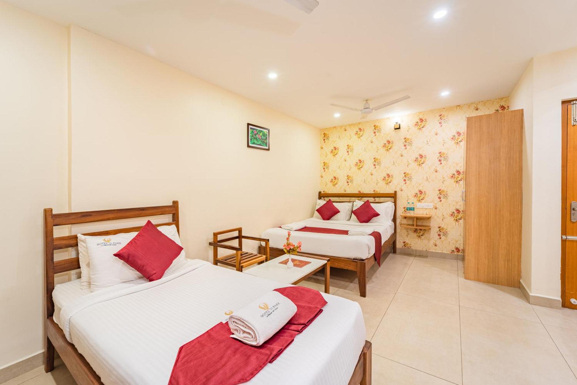 Hotel VI Park - City Centre Pondicherry Bagian luar foto