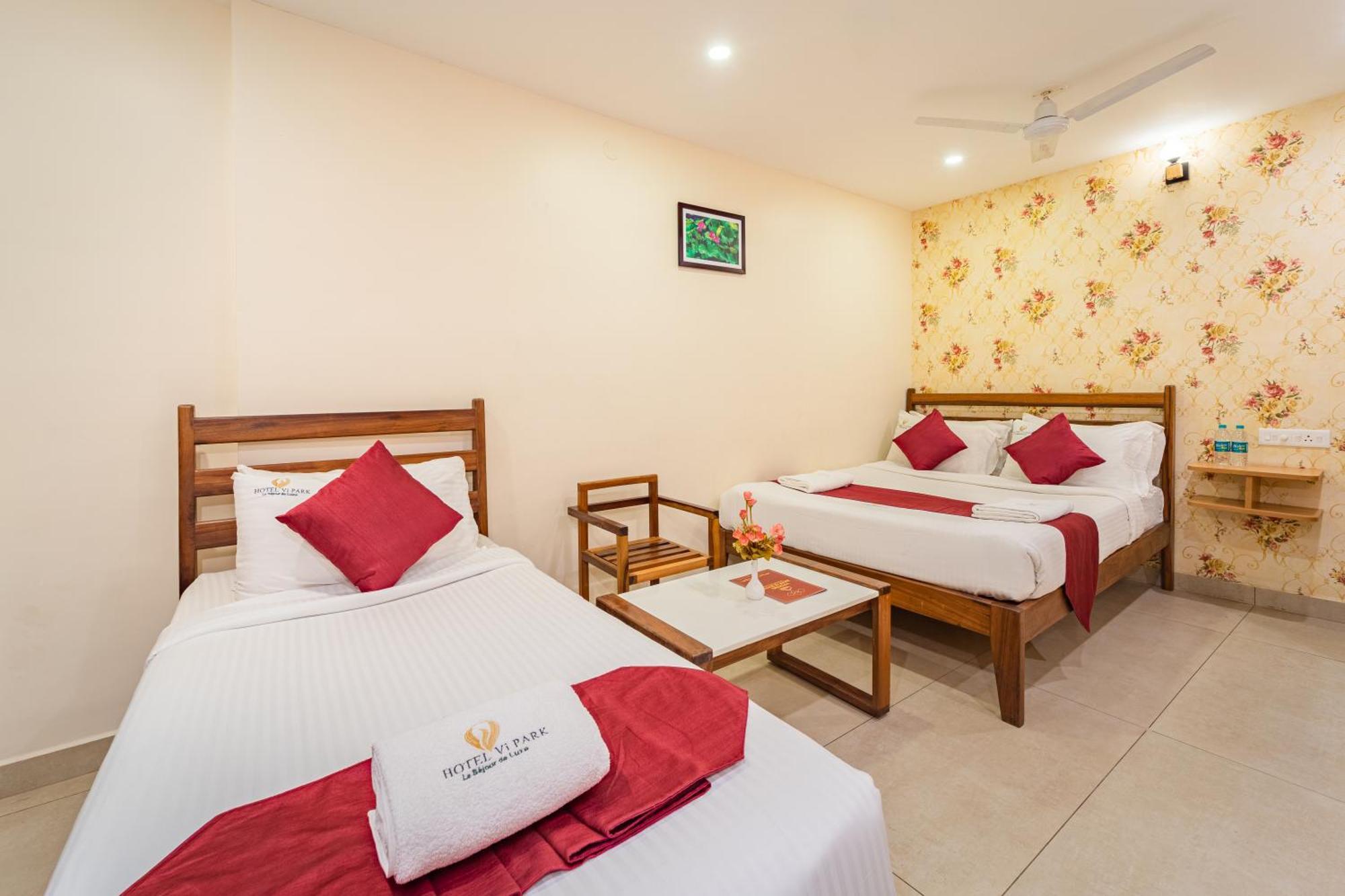 Hotel VI Park - City Centre Pondicherry Bagian luar foto