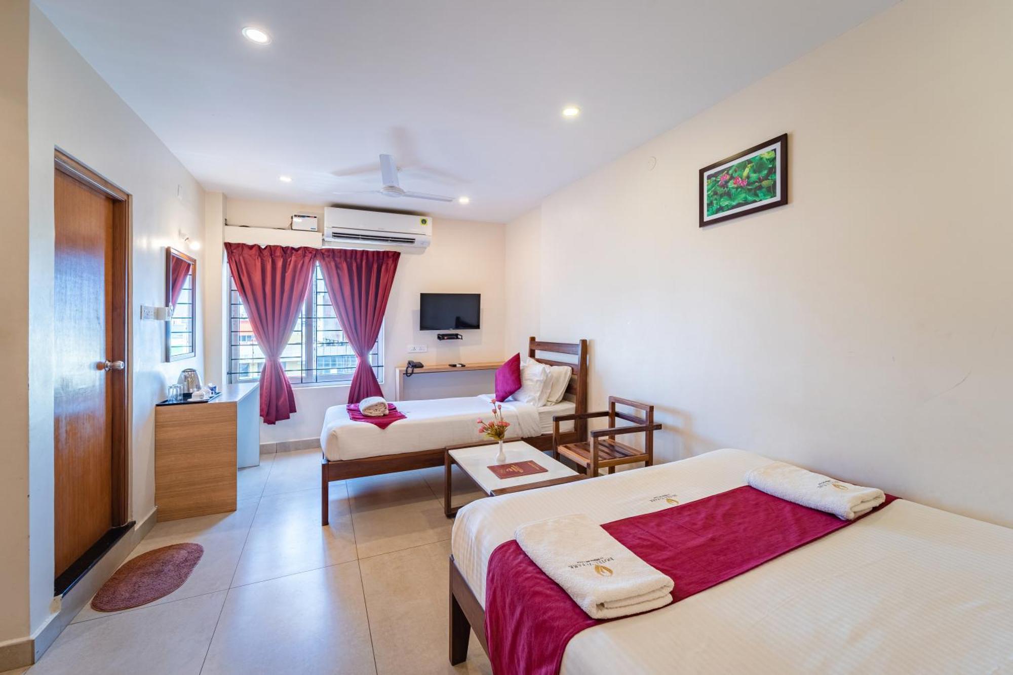 Hotel VI Park - City Centre Pondicherry Bagian luar foto