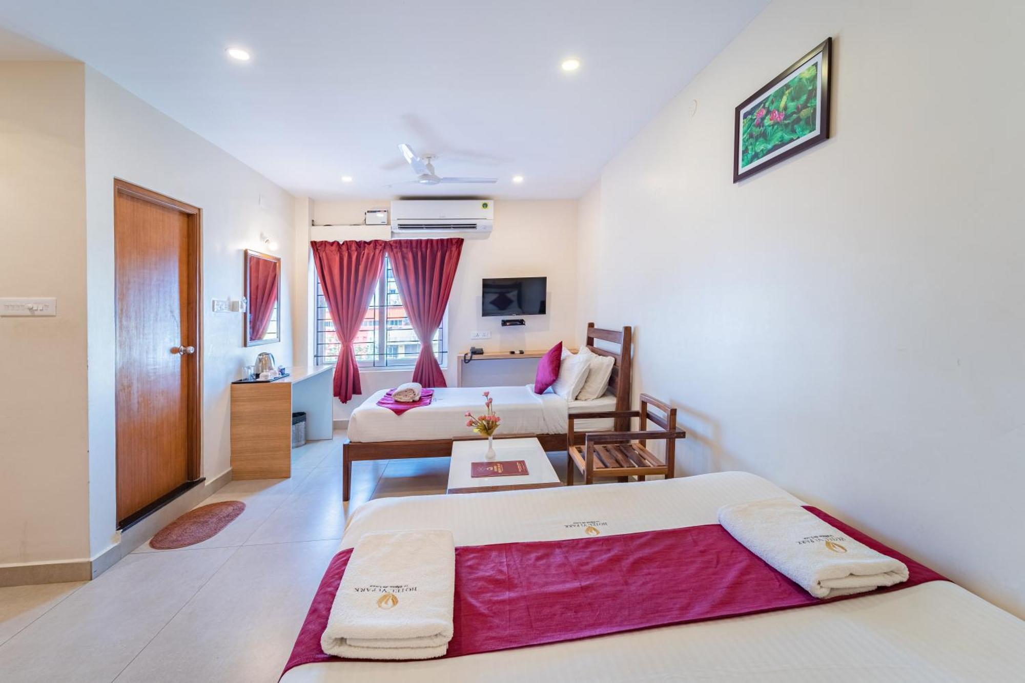 Hotel VI Park - City Centre Pondicherry Bagian luar foto