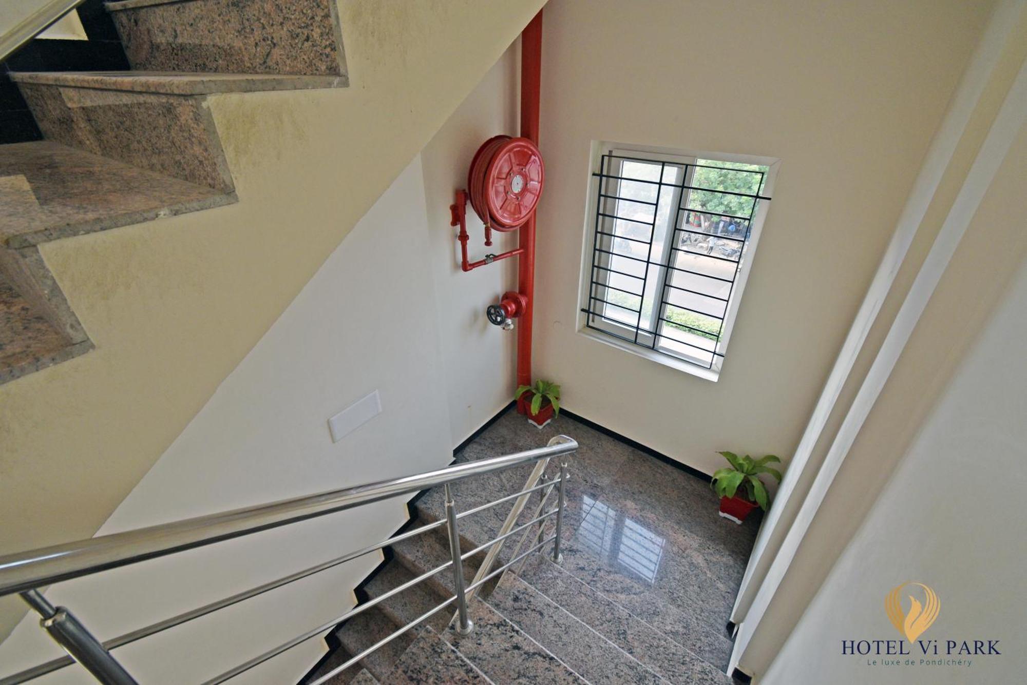 Hotel VI Park - City Centre Pondicherry Bagian luar foto
