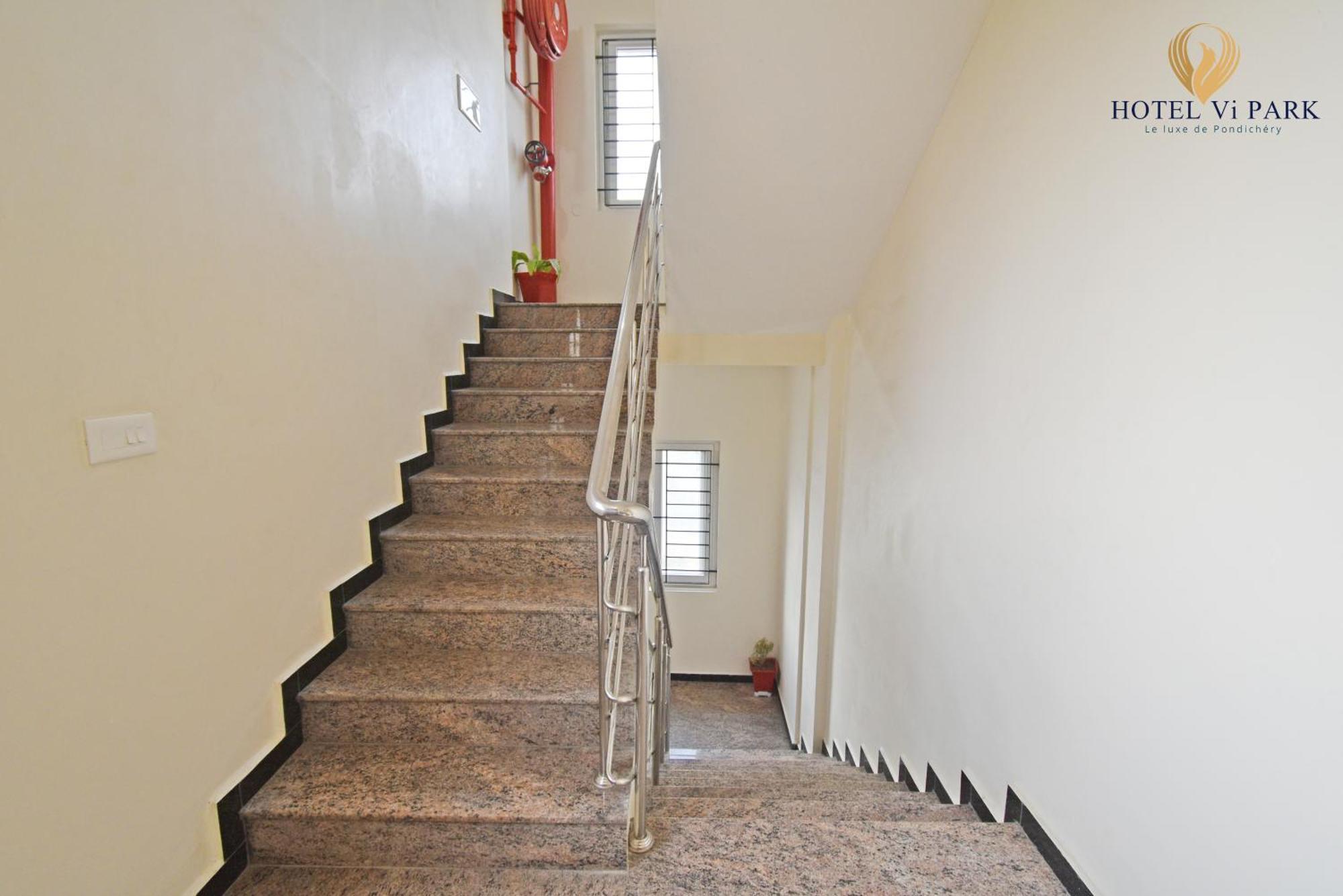 Hotel VI Park - City Centre Pondicherry Bagian luar foto