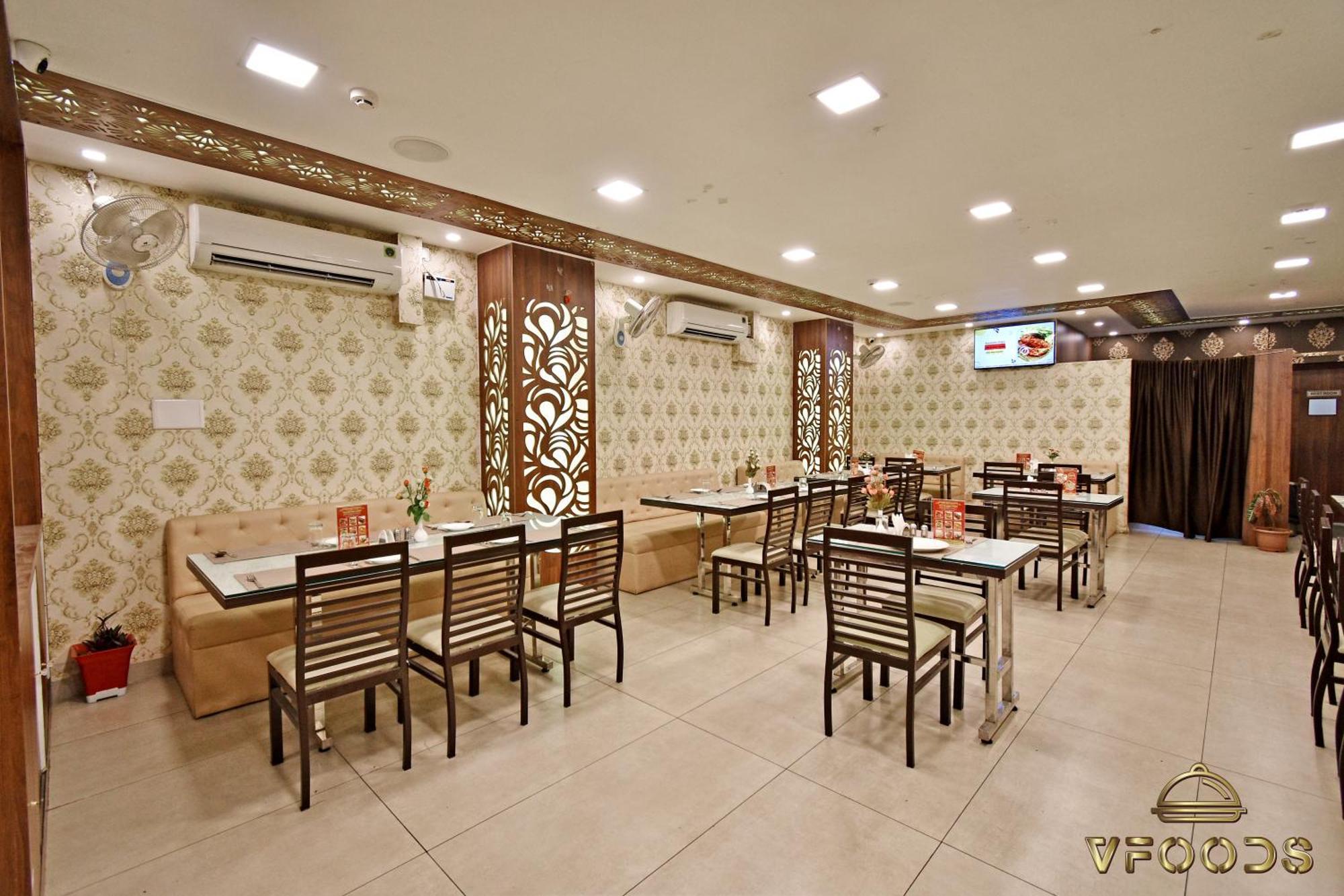 Hotel VI Park - City Centre Pondicherry Bagian luar foto