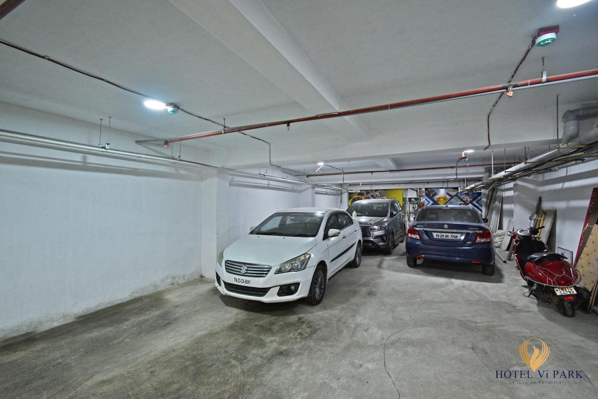 Hotel VI Park - City Centre Pondicherry Bagian luar foto