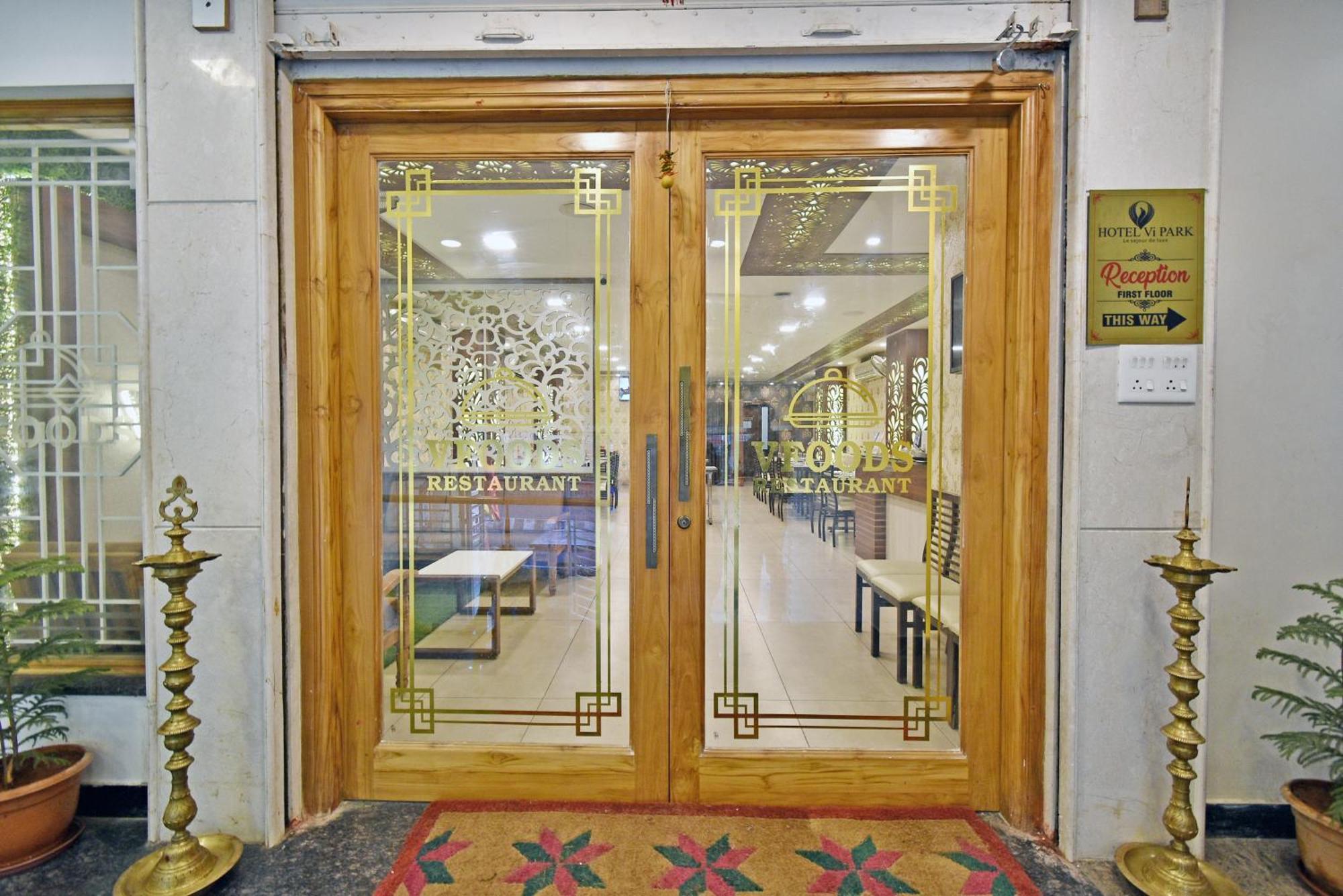 Hotel VI Park - City Centre Pondicherry Bagian luar foto
