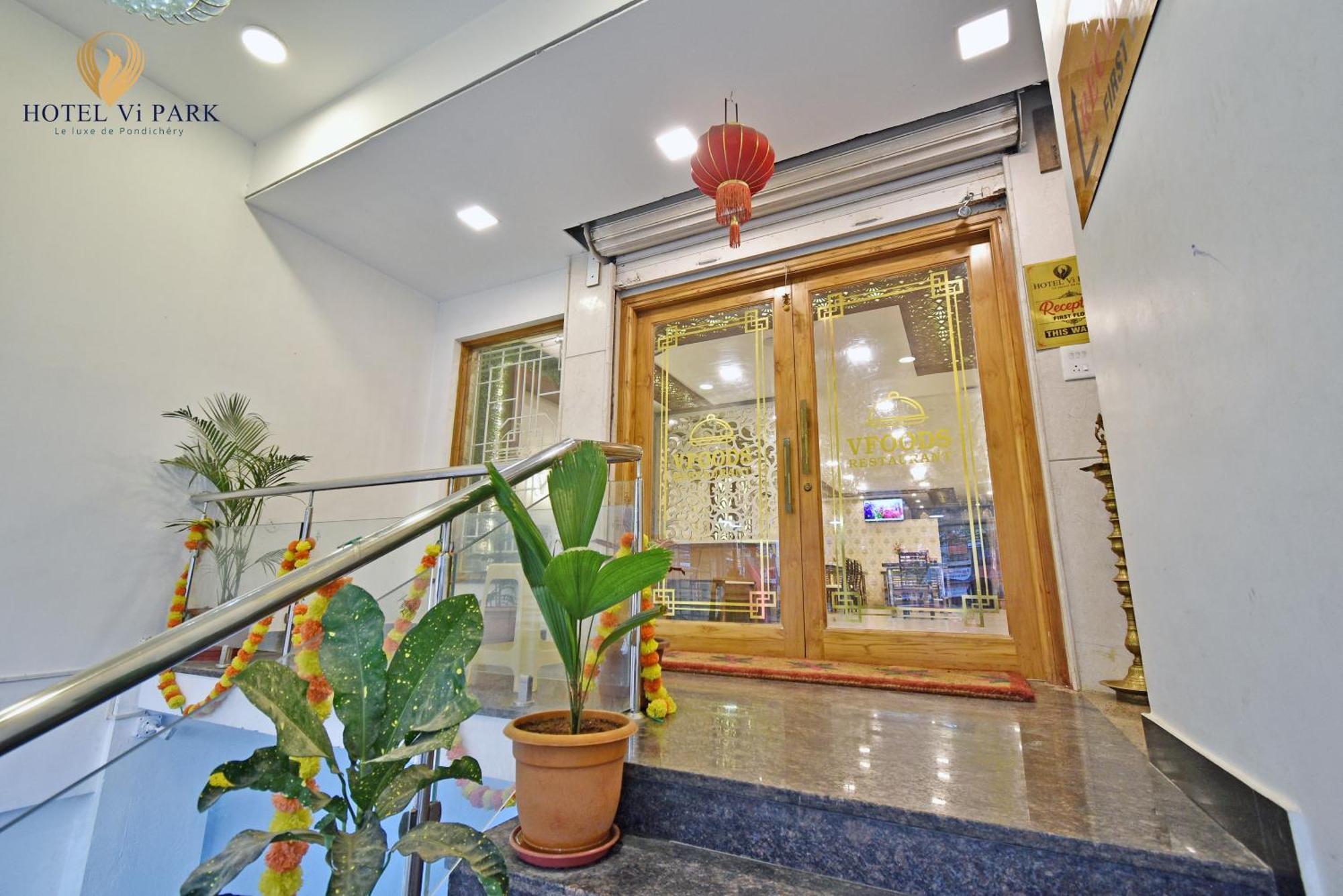 Hotel VI Park - City Centre Pondicherry Bagian luar foto