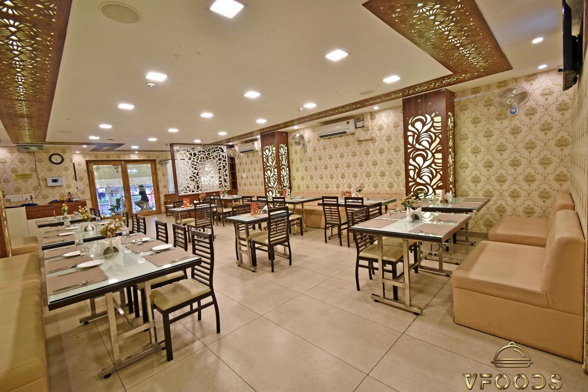 Hotel VI Park - City Centre Pondicherry Bagian luar foto
