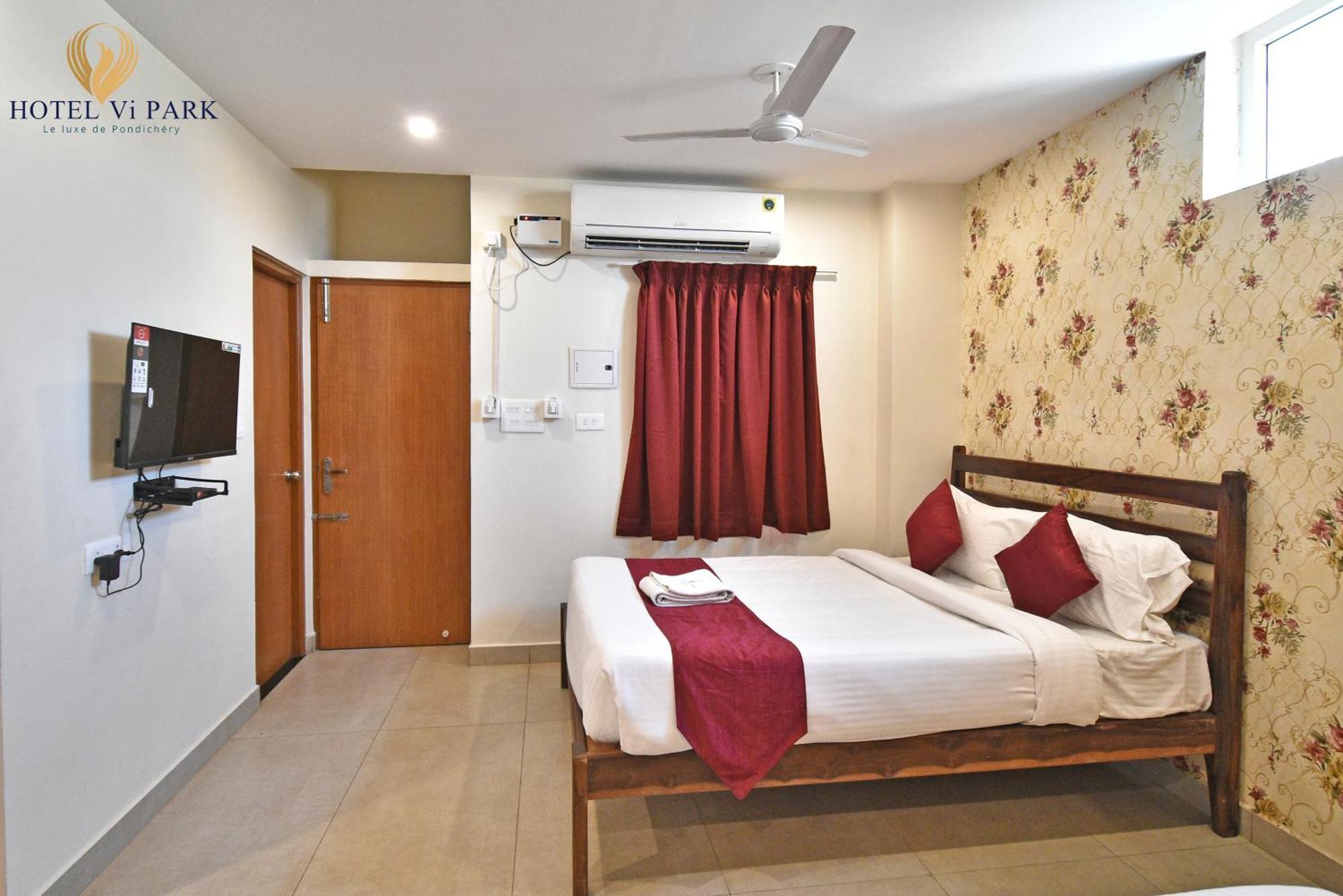 Hotel VI Park - City Centre Pondicherry Bagian luar foto