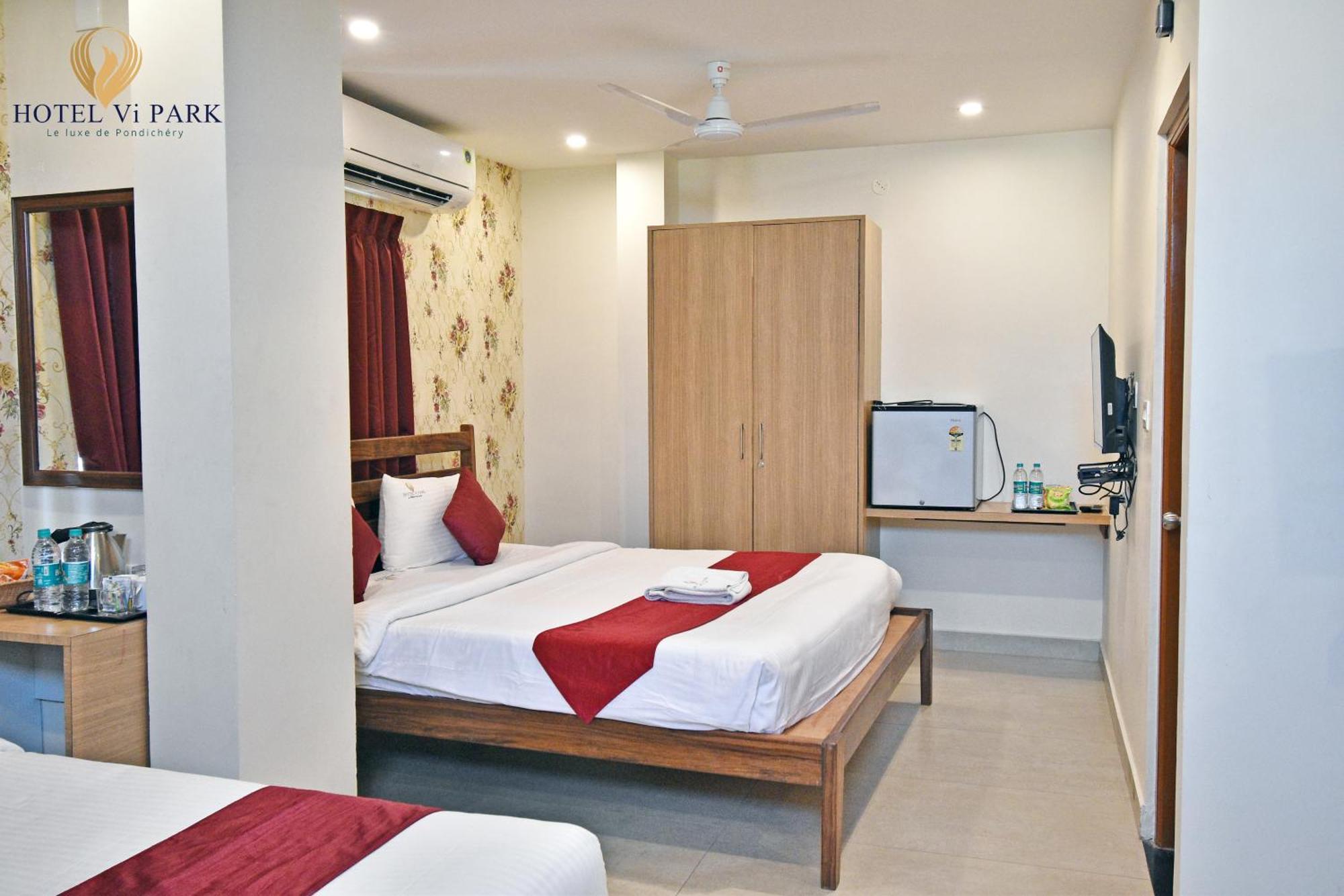 Hotel VI Park - City Centre Pondicherry Bagian luar foto